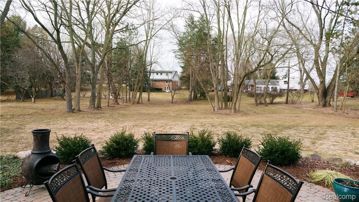 1072 Kingsview Avenue Rochester, MI 48309 - Photo 9 of 38 Kingsview - 5.jpg
