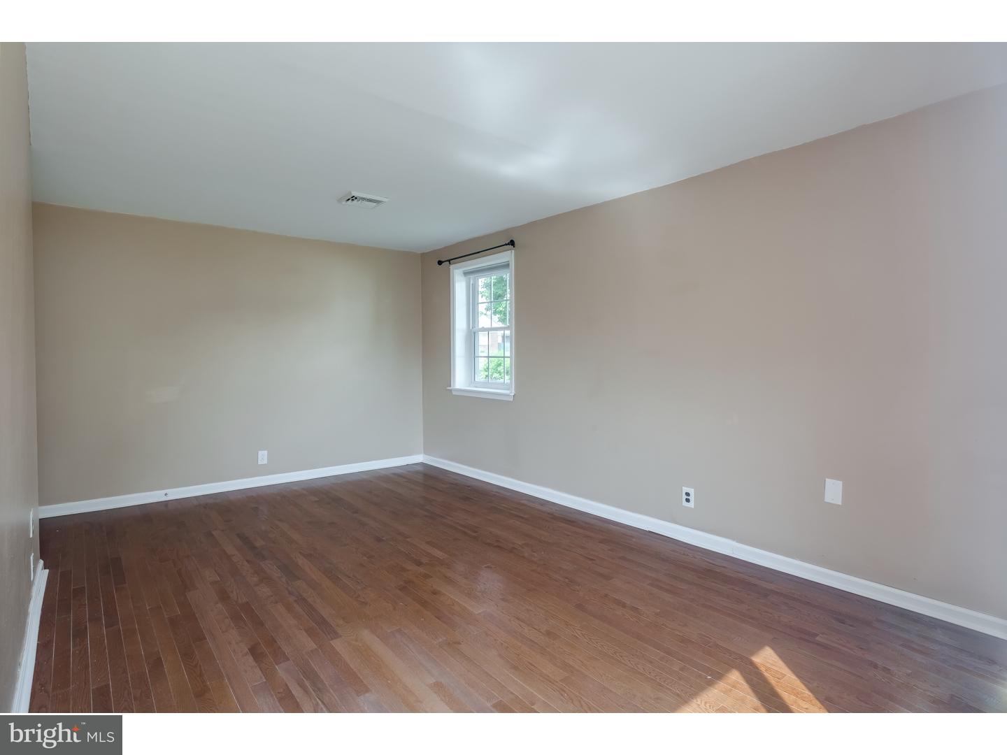664 Rennard Street Philadelphia, PA 19116 - Photo 19 of 21 Gallery Image 19
