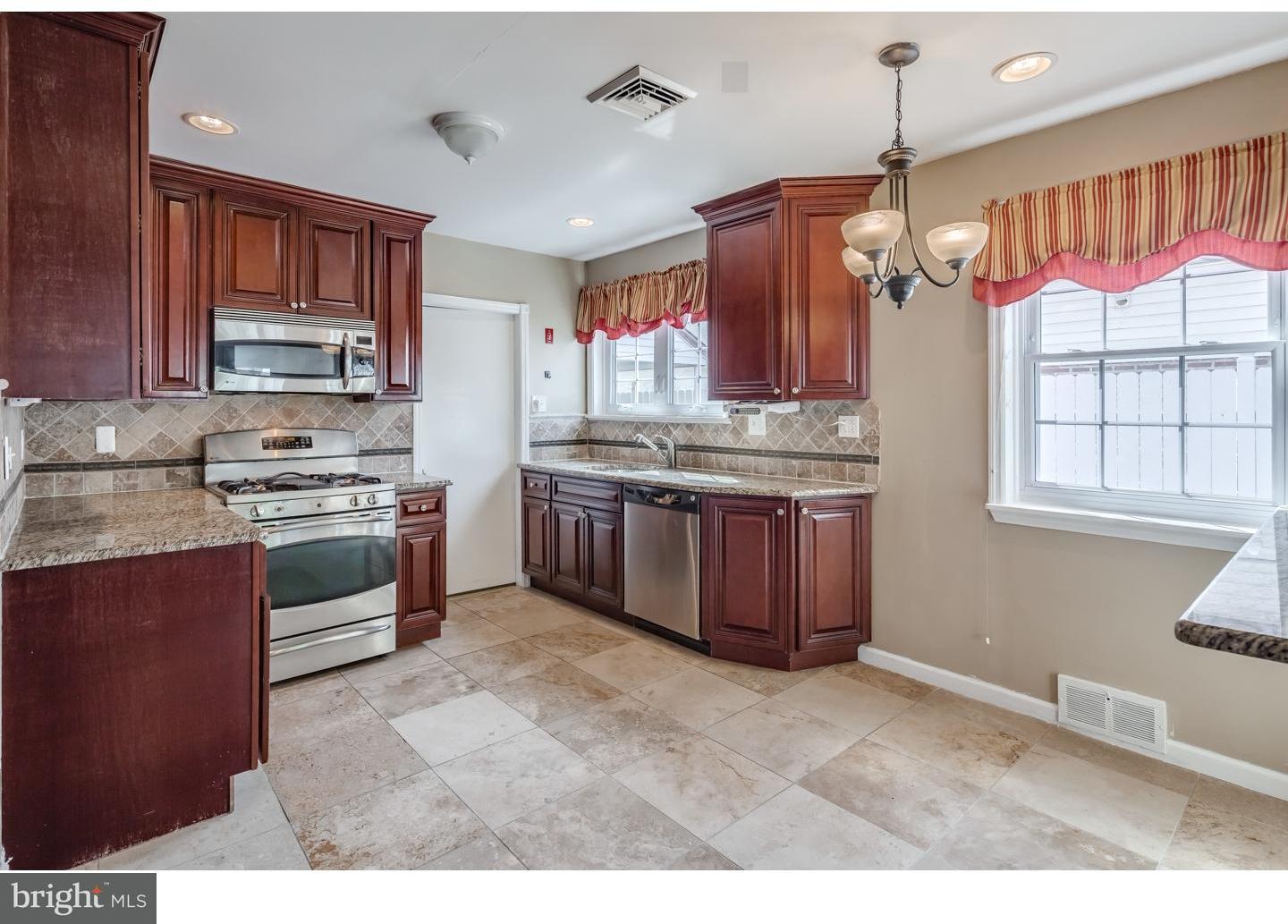 664 Rennard Street Philadelphia, PA 19116 - Photo 8 of 21 Gallery Image 8