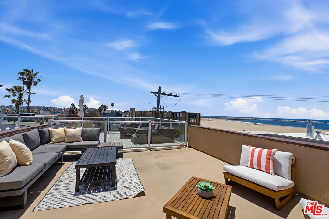 16 Quarterdeck Street, Unit 301 Marina del Rey, CA 90292 - Photo 12 of 30