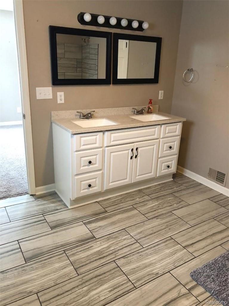7311 Rory Street Grand Blanc, MI 48439 - Photo 12 of 25 bth.jpg