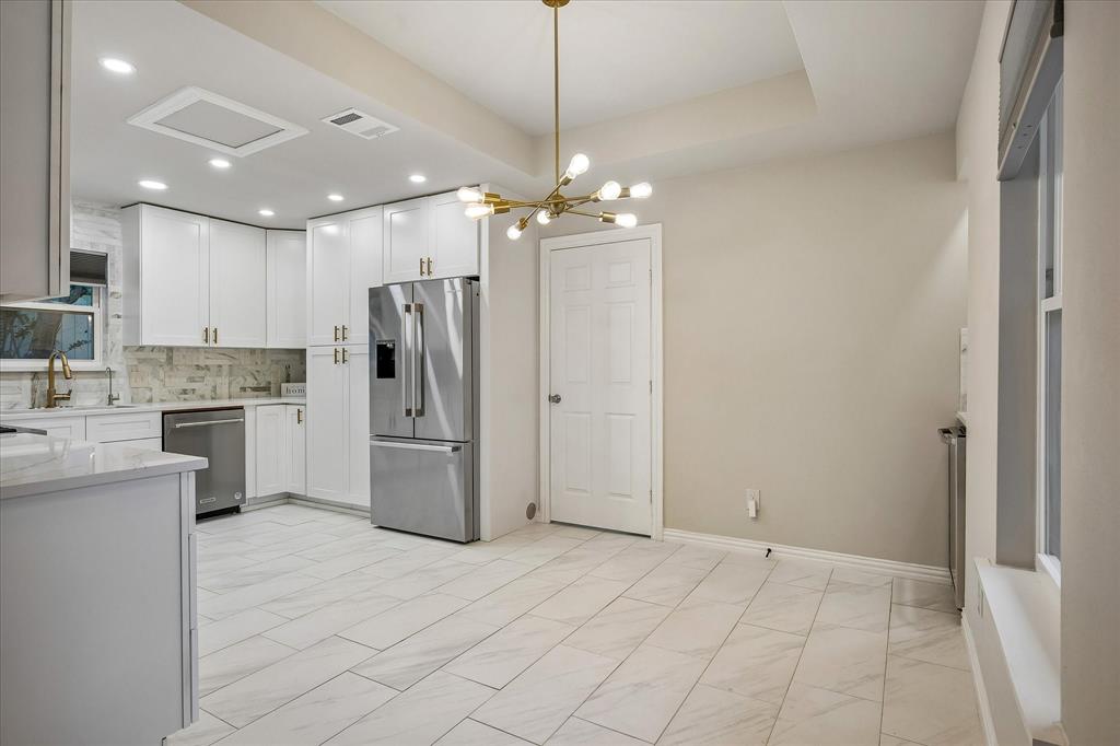 2001 Pebblebrook Trail Irving, TX 75060 - Photo 10 of 40 The breakfast area is just off the kitchen.