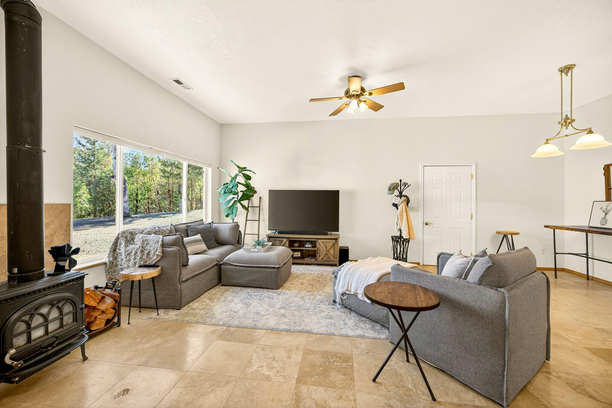 145 Lomas Road Jacksonville, OR 97530 - Photo 32 of 92