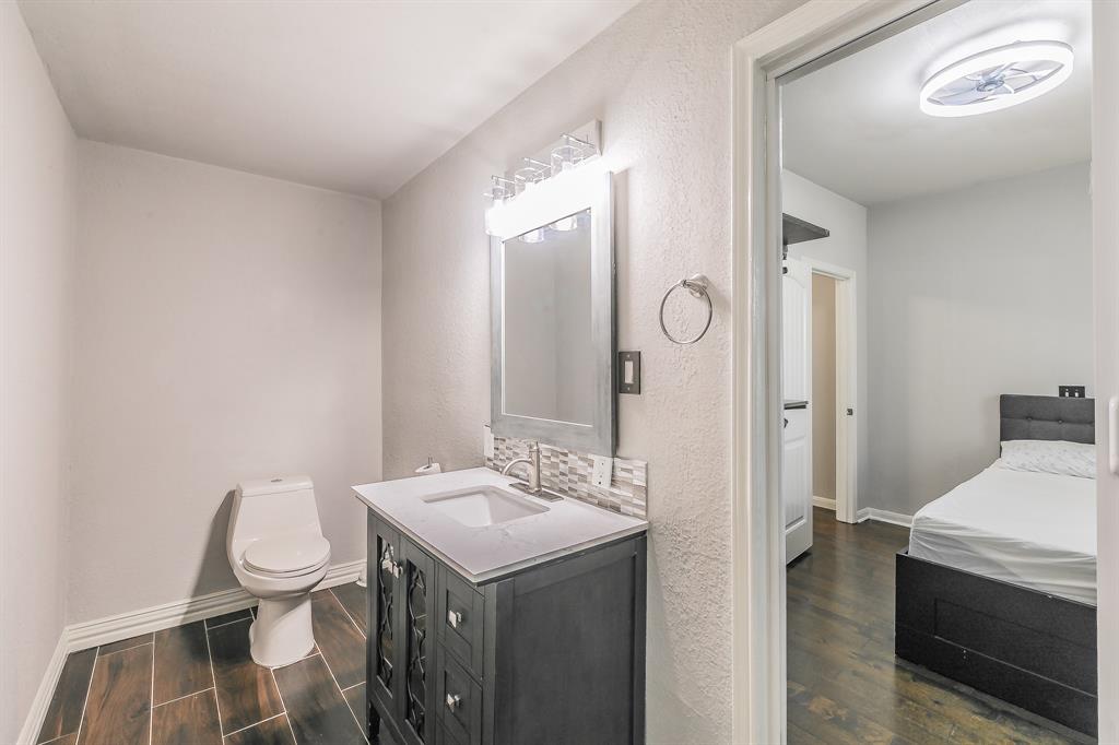 7612 Sommerville Place Road Fort Worth, TX 76135 - Photo 26 of 37 a bathroom with a sink and a mirror