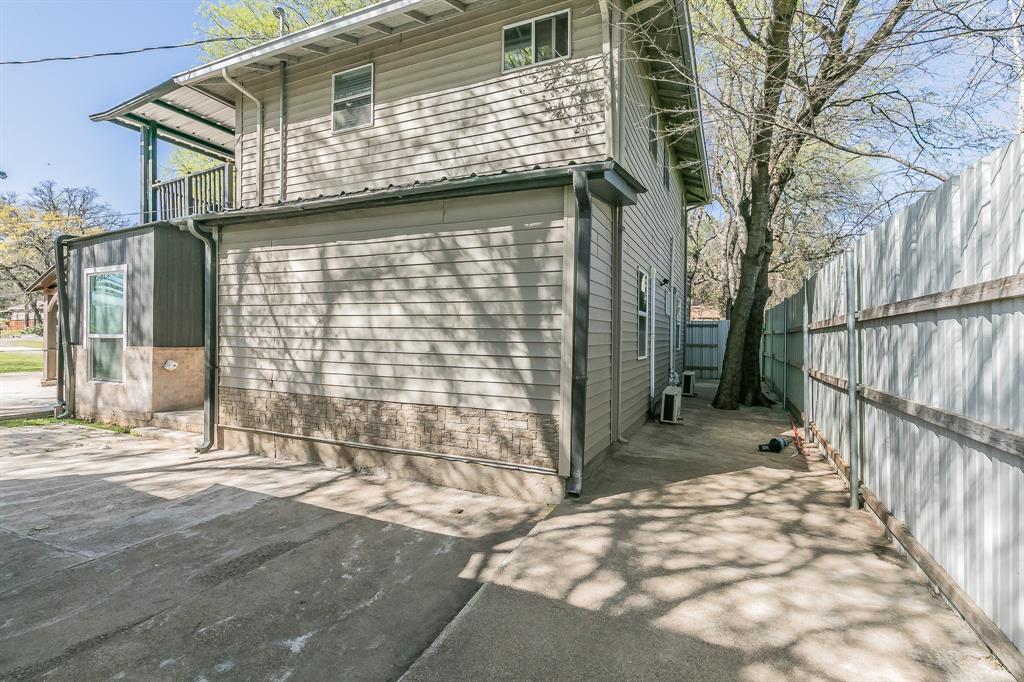 7612 Sommerville Place Road Fort Worth, TX 76135 - Photo 4 of 37 a side view of a house with a outdoor space