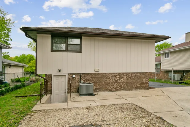 $344,700 | 14951 Kilbourn Avenue, Midlothian, IL 60445
