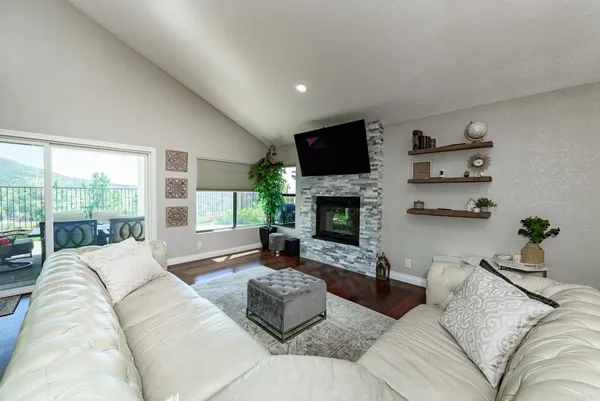 $1,300,000 | 12631 Alcacer Del Sol, San Diego, CA 92128