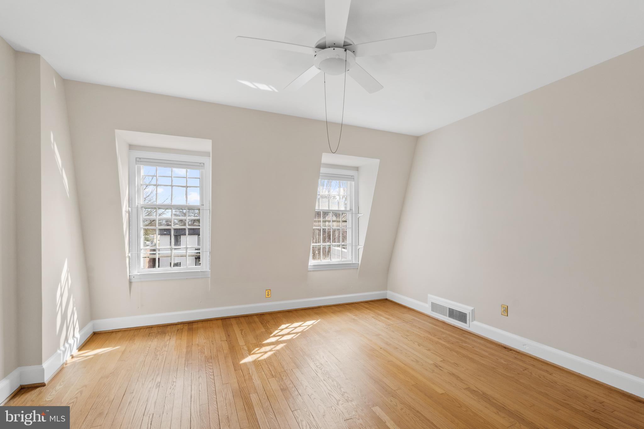 3321 Dent Place Northwest Washington, DC 20007 - Photo 27 of 48 Third bedroom