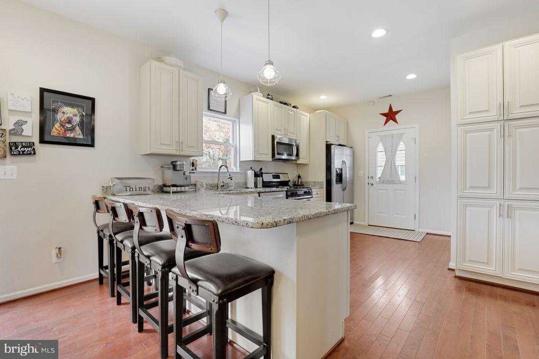 28 Stemmers Run Road Baltimore, MD 21221 - Photo 17 of 38 Breakfast Bar