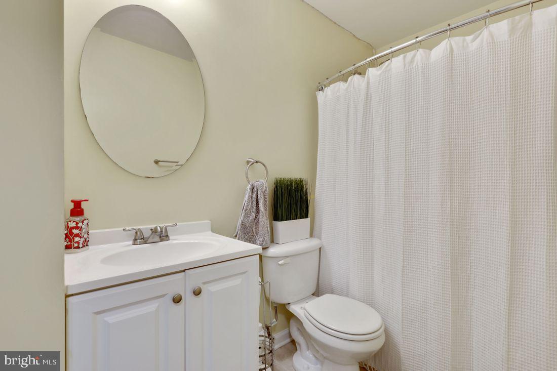28 Stemmers Run Road Baltimore, MD 21221 - Photo 28 of 38 Bath on second floor