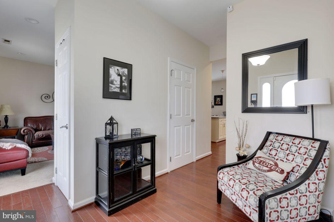 28 Stemmers Run Road Baltimore, MD 21221 - Photo 6 of 38 Foyer to Kitchen or Living Room