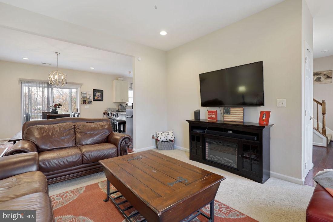 28 Stemmers Run Road Baltimore, MD 21221 - Photo 10 of 38 Living Room