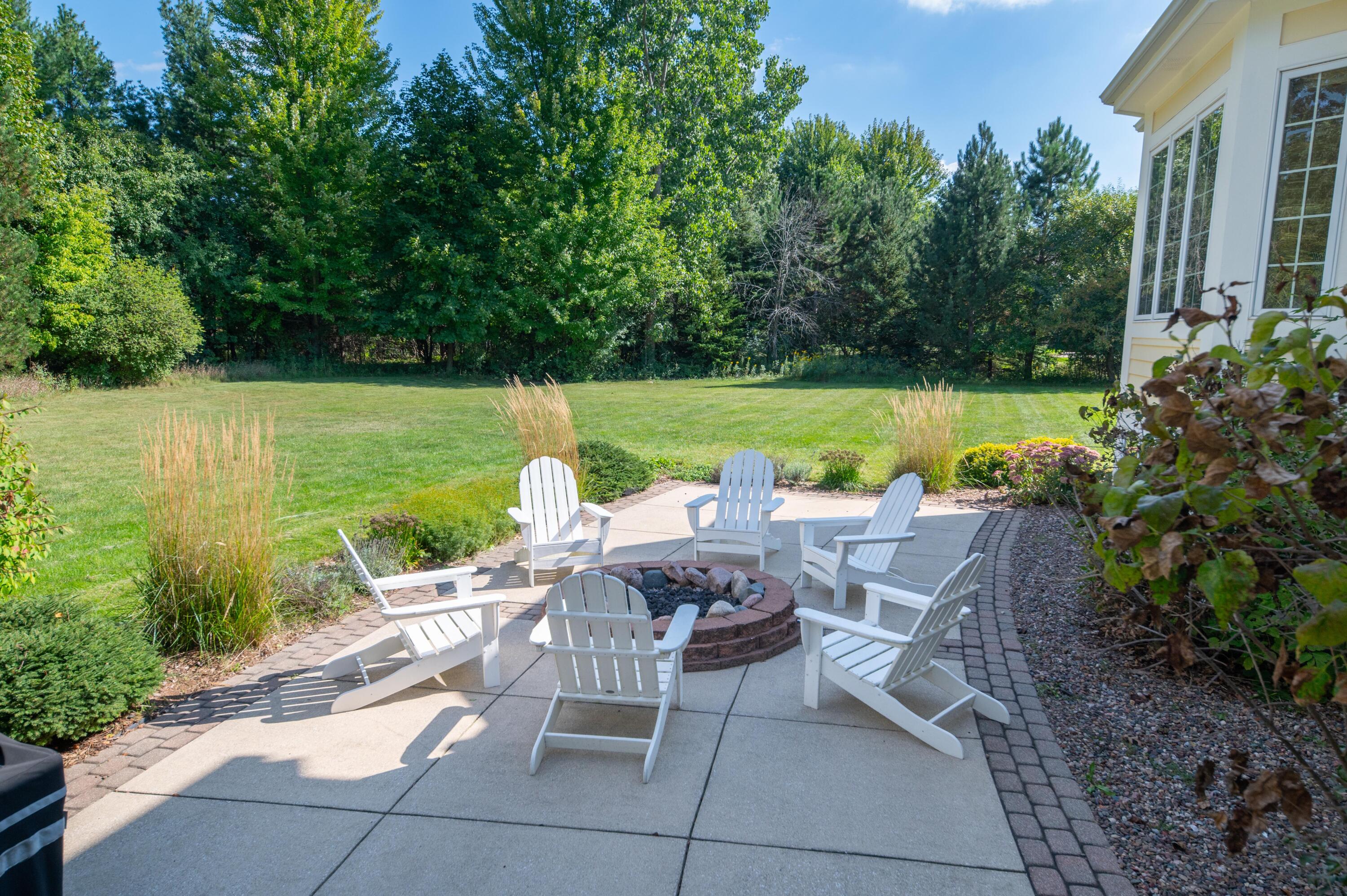 261 Steeple Pointe Circle Delafield, WI 53018 - Photo 23 of 70 Gas fire pit