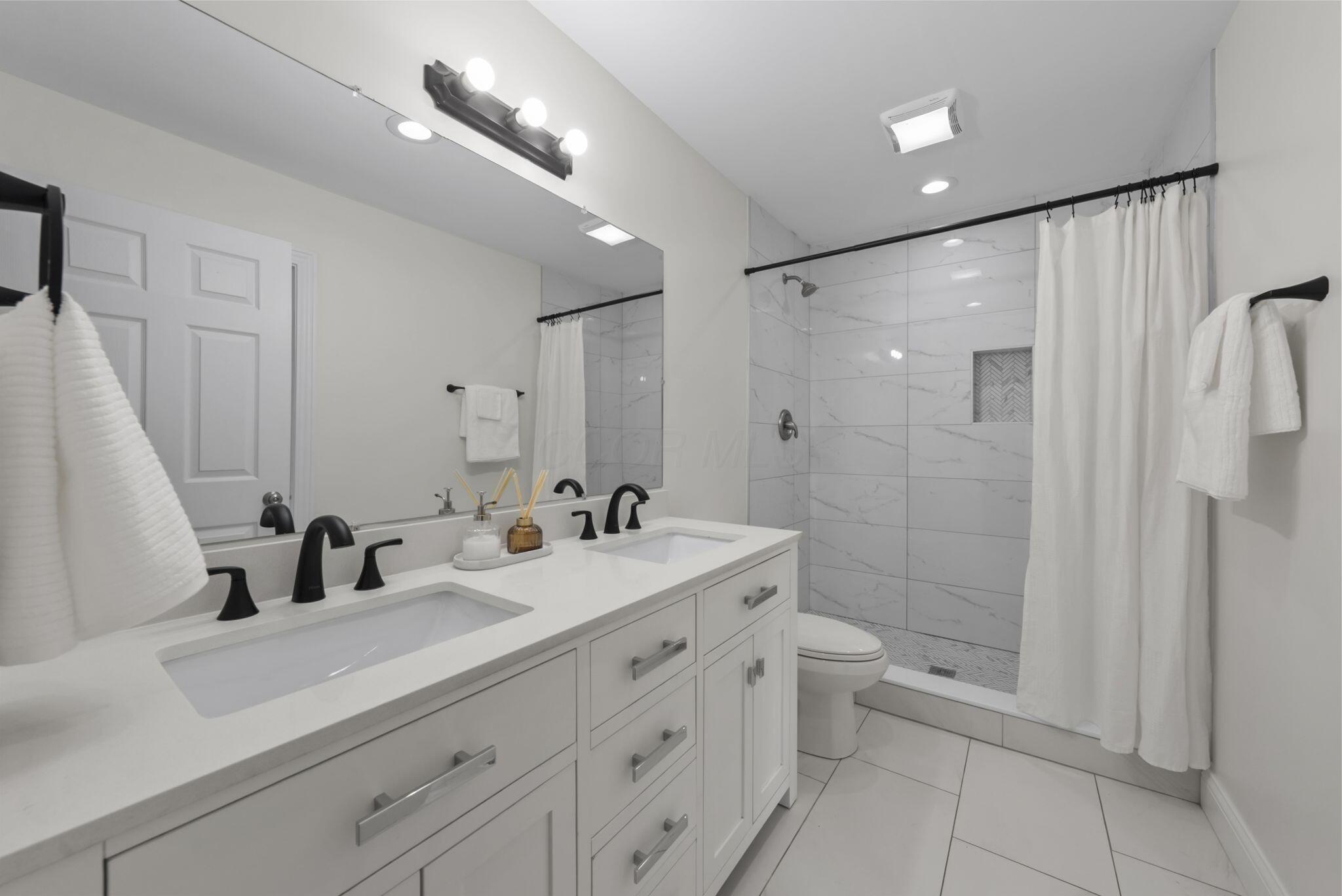 35 East Pacemont Road Columbus, OH 43202 - Photo 23 of 46 2nd Floor En Suite Bathroom