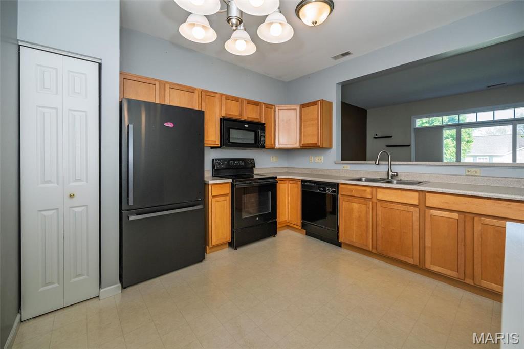 4832 Heritage Heights Circle Hazelwood, MO 63042 - Photo 3 of 15