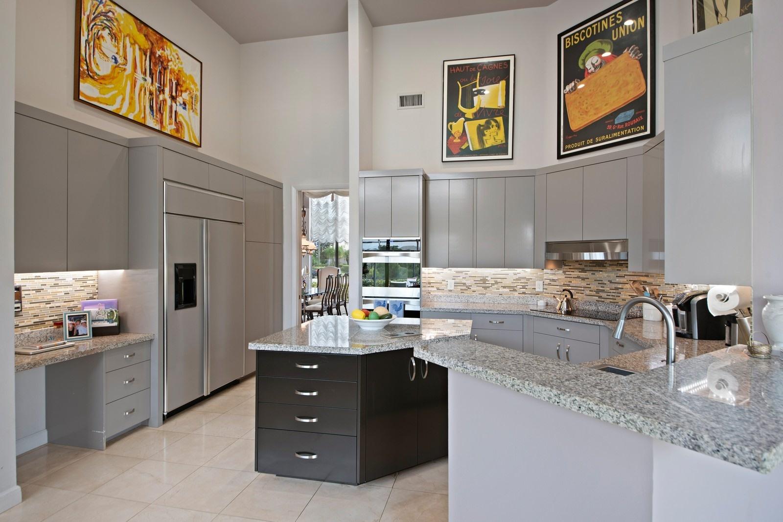 17727 Litten Drive Boca Raton, FL 33498 - Photo 8 of 32 Kitchen