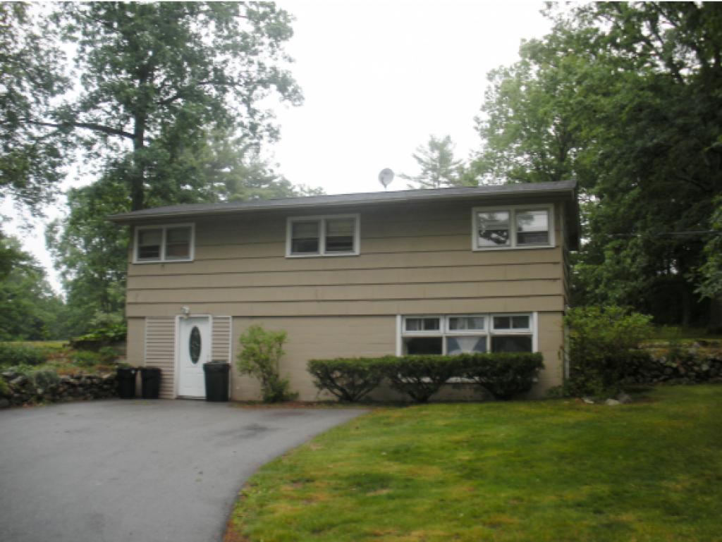 7 Oak Ridge Avenue Merrimack, NH 03054 - Photo 3 of 16