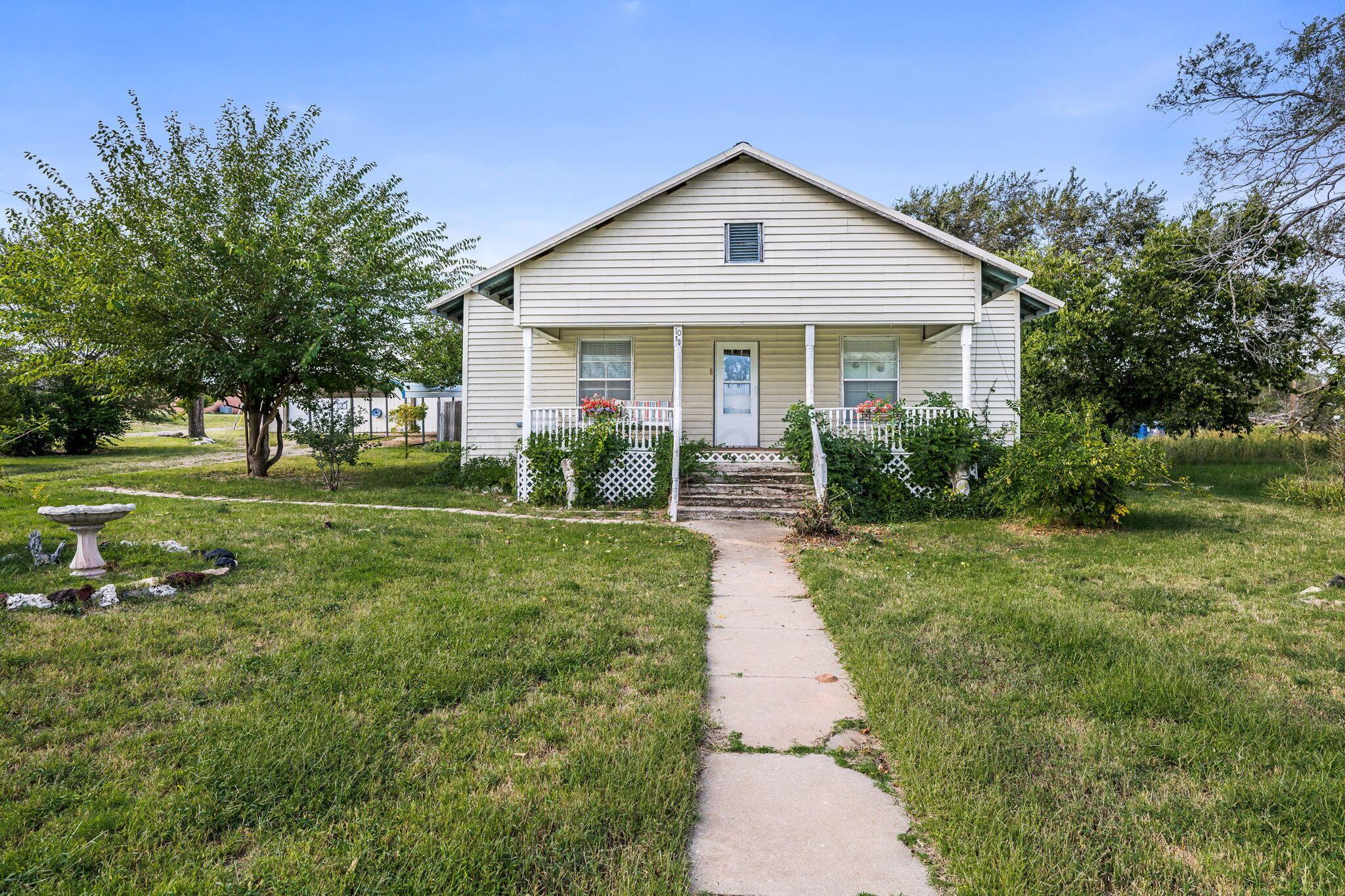 1010 East 3rd Street Clarendon, TX 79226 - Photo 2 of 22 1010 e 3rd 02