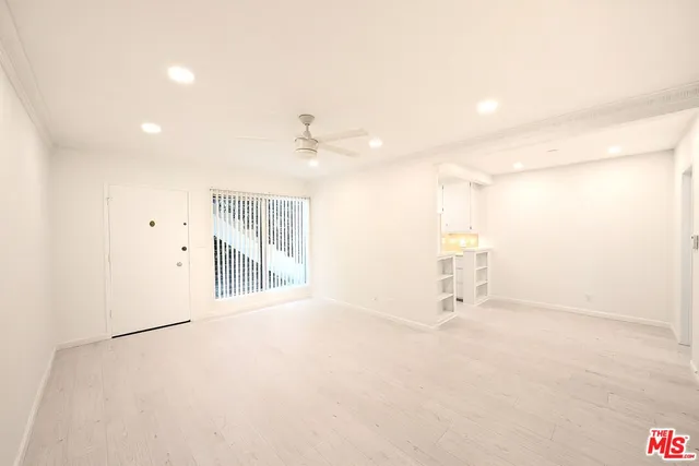 an empty room with windows and pillars in it