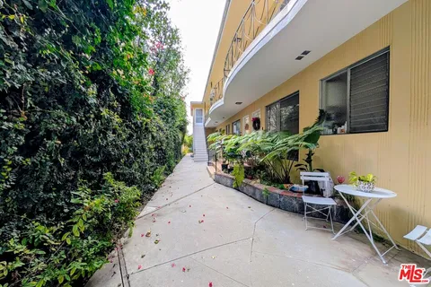 $2,700 | 1037 11th Street, Unit 4, Santa Monica, CA 90403
