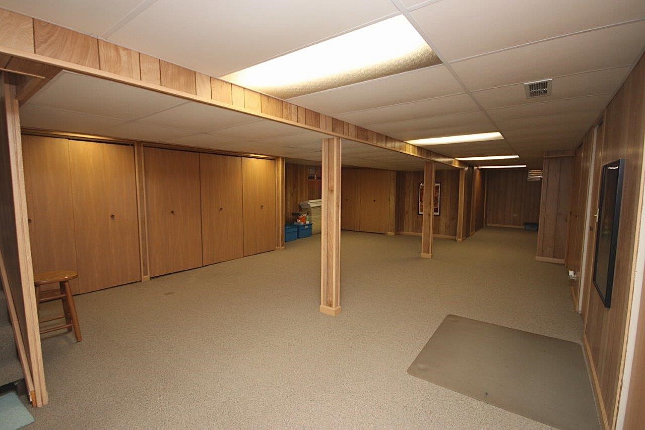 209 Gladys Avenue Fox River Grove, IL 60021 - Photo 16 of 23 a view of livingroom