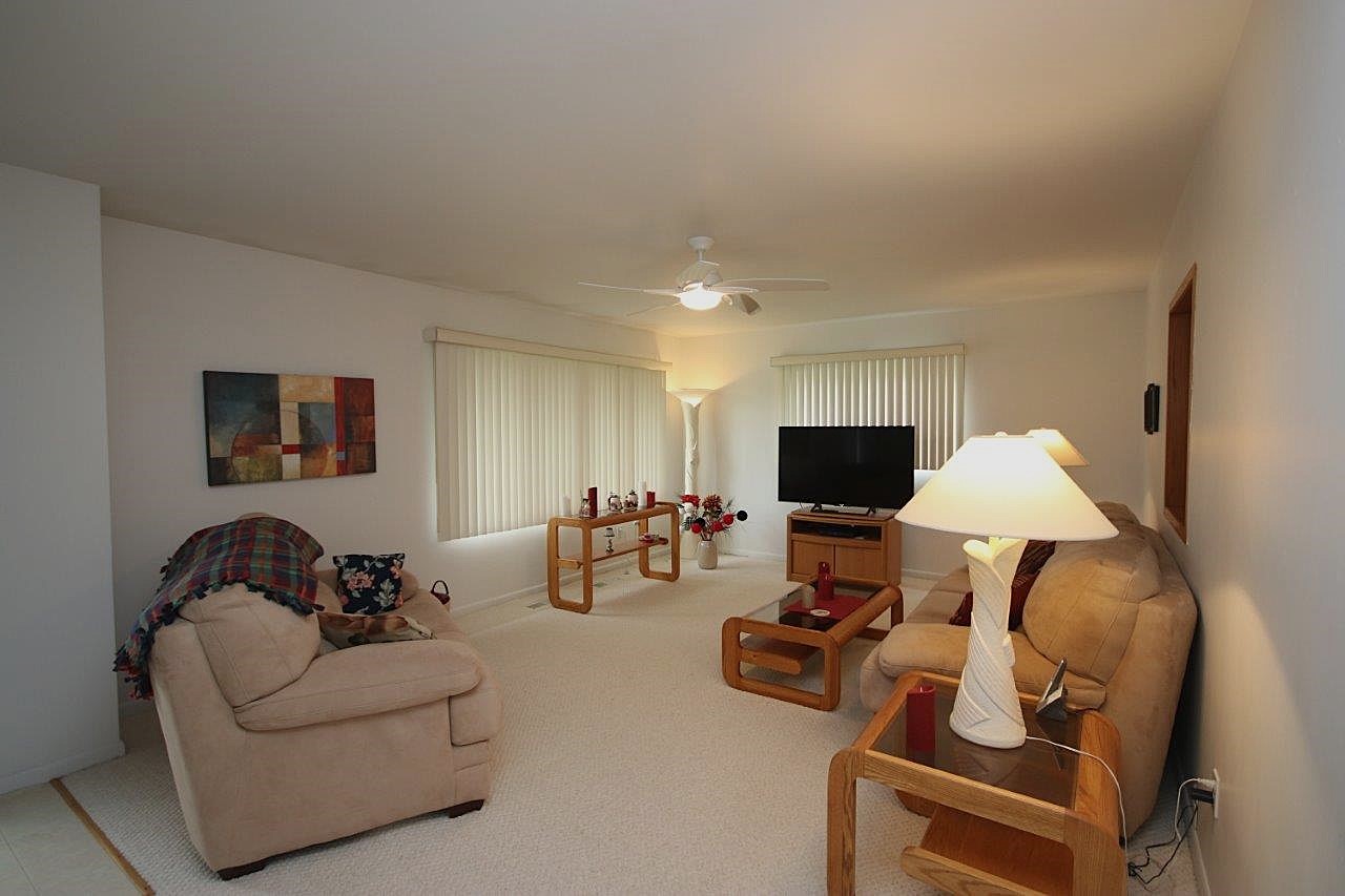 209 Gladys Avenue Fox River Grove, IL 60021 - Photo 5 of 23 a living room with furniture and a flat screen tv