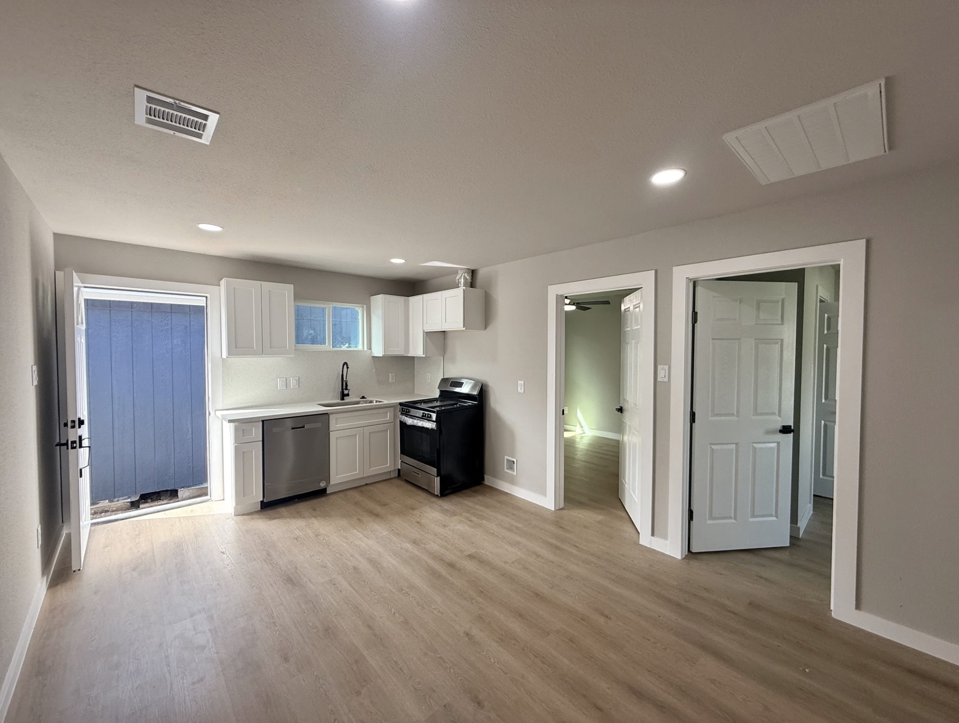 7909 Ford Street Houston, TX 77012 - Photo 7 of 9