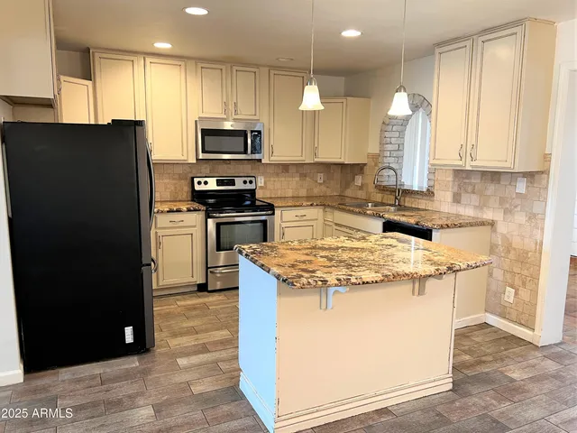 $1,995 | 2443 East Marmora Street, Phoenix, AZ 85032