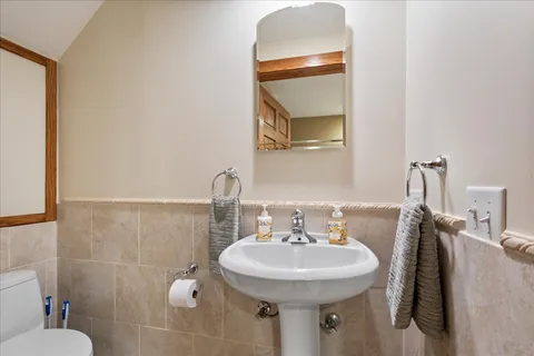 $619,000 | 4947 Estes Avenue, Skokie, IL 60077
