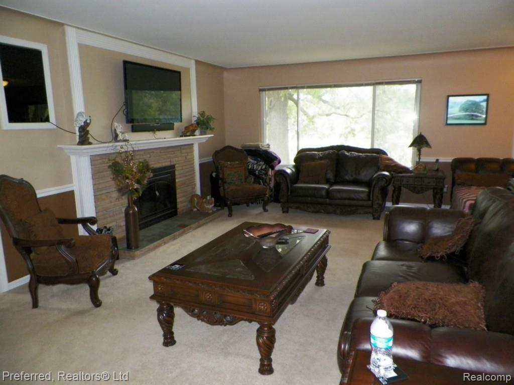 41700 Eleven Mile Road Novi, MI 48375 - Photo 13 of 25 Gorgeous Great Room