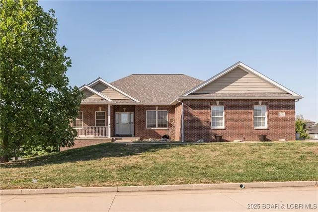 $442,500 | 226 Pioneer Trail Drive, Jefferson City, MO 65109