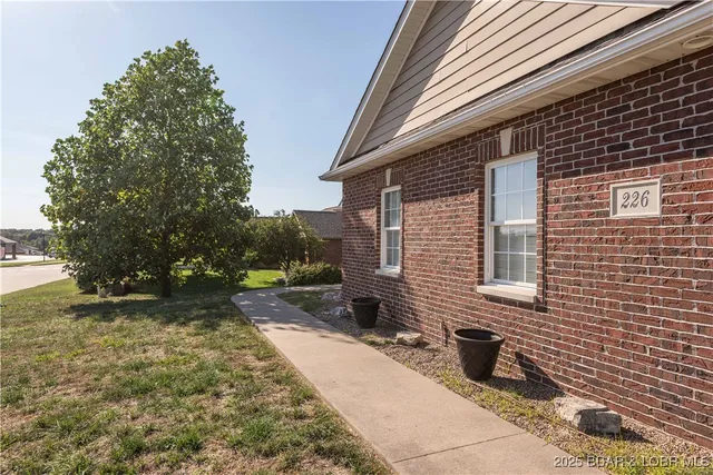 $442,500 | 226 Pioneer Trail Drive, Jefferson City, MO 65109