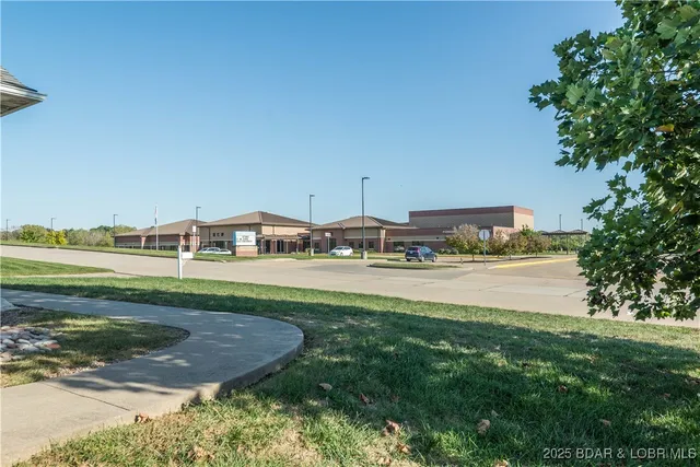 $442,500 | 226 Pioneer Trail Drive, Jefferson City, MO 65109