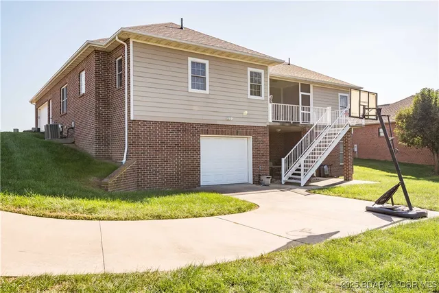 $442,500 | 226 Pioneer Trail Drive, Jefferson City, MO 65109