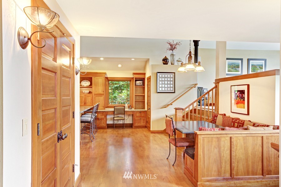 8444 Midland Road Medina, WA 98039 - Photo 4 of 25 Gallery Image 4