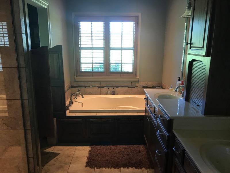 471 Ligon Road Lebanon, TN 37090 - Photo 13 of 18 a bathroom with a bathtub and a sink