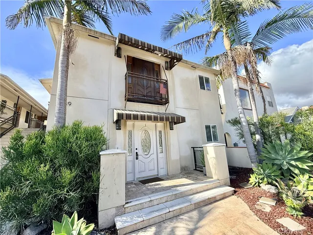 a view of front a house with a street