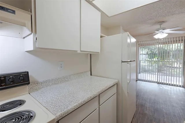 $989 | 3600 Greystone Drive, Unit 411, Austin, TX 78731