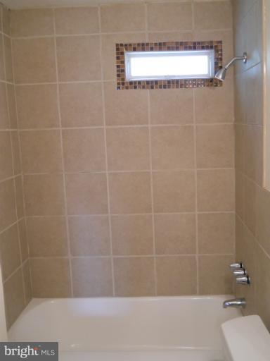 4332 Cedar Garden Road Baltimore, MD 21229 - Photo 13 of 27 Bath