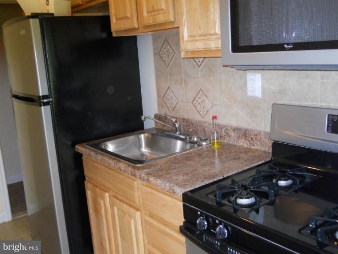 4332 Cedar Garden Road Baltimore, MD 21229 - Photo 17 of 27 Kitchen