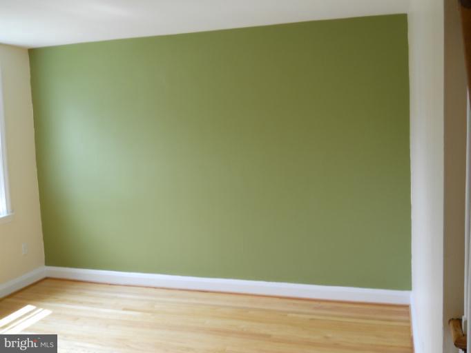 4332 Cedar Garden Road Baltimore, MD 21229 - Photo 18 of 27 Living Room