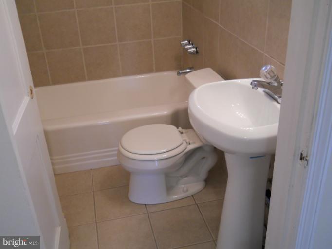 4332 Cedar Garden Road Baltimore, MD 21229 - Photo 19 of 27 Bath