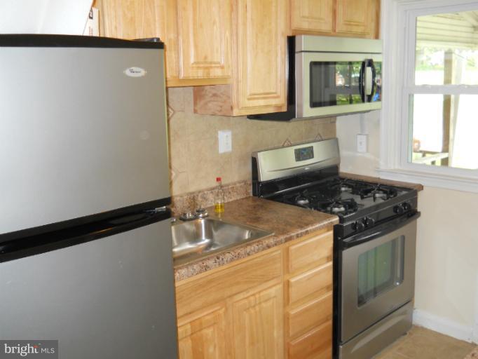 4332 Cedar Garden Road Baltimore, MD 21229 - Photo 3 of 27 Kitchen