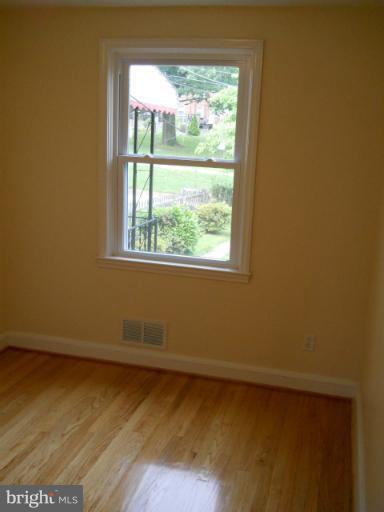 4332 Cedar Garden Road Baltimore, MD 21229 - Photo 10 of 27 Dining Room