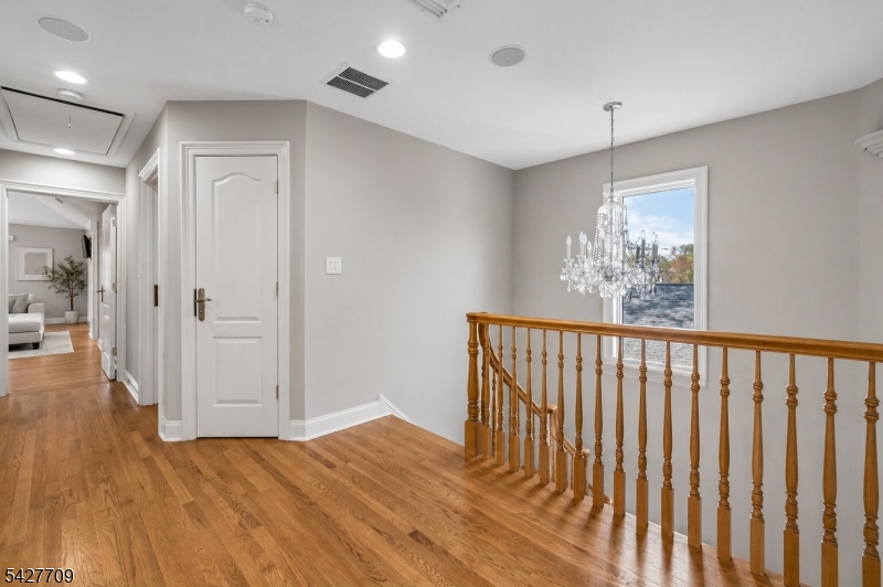 567 Mountain Avenue Springfield, NJ 07081 - Photo 14 of 32