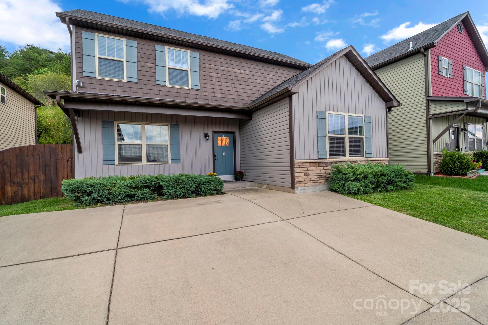 27 Mann Lane Fletcher, NC 28732 - Photo 2 of 25