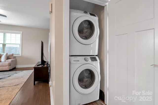 a view of a bedroom with washer and dryer