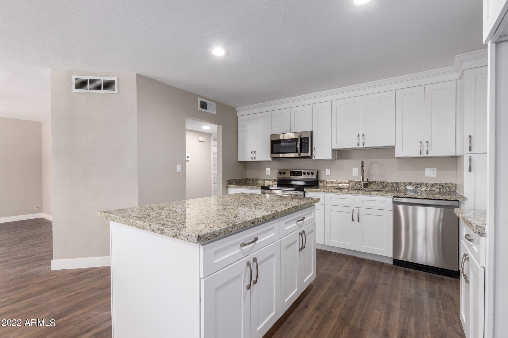 1036 East Butler Drive Phoenix, AZ 85020 - Photo 7 of 25 09 Butler