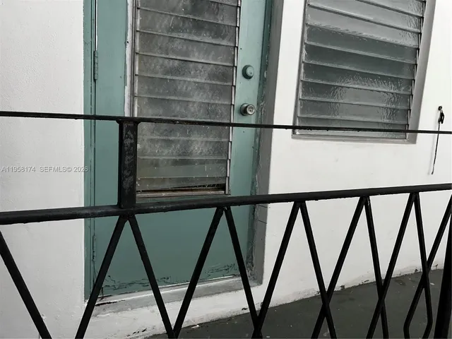 $2,400 | 800 Pennsylvania Avenue, Unit 9, Miami Beach, FL 33139