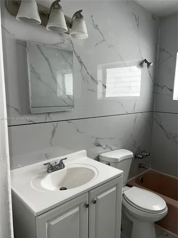 $2,400 | 800 Pennsylvania Avenue, Unit 9, Miami Beach, FL 33139